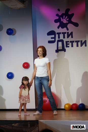 20100527 Презентация весенней коллекции модной одежды бренда «Этти-Детти». Фотография Валентины Кузнецовой, ИА «РИА МОДА».