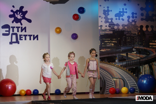 20100527 Презентация весенней коллекции модной одежды бренда «Этти-Детти». Фотография Валентины Кузнецовой, ИА «РИА МОДА».