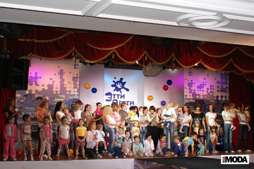 20100527 Презентация весенней коллекции модной одежды бренда «Этти-Детти». Фотография Валентины Кузнецовой, ИА «РИА МОДА».