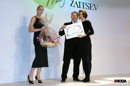 20100528 XVII конкурс профессиональных модельеров им. Ламановой. Ника Чекмарева, коллекция «Вне времени». Фотография Валентины Кузнецовой, ИА «РИА МОДА». 
