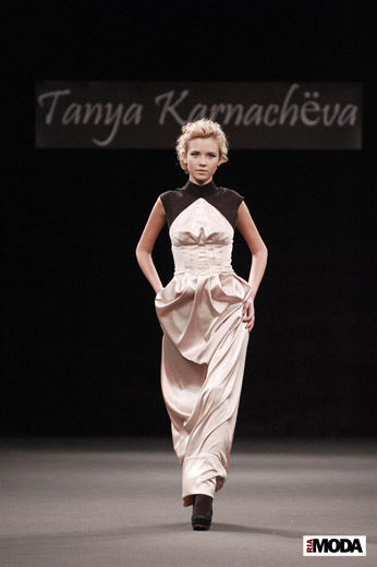 20100411 Дефиле на Неве. Показ коллекции «Время цвести» Модного дома «Tanya Karnachёva». Фотография Андрея Ревенко, ИА «РИА МОДА».