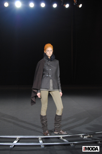 20100401 Russian Fashion Week. Показ коллекции Маши Кравцовой «Muscovites» (сезон осень-зима 2010/2011). Фотография Александра Кузнецова, ИА «РИА МОДА».