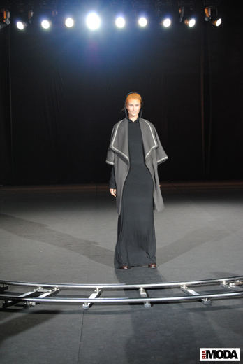 20100401 Russian Fashion Week. Показ коллекции Маши Кравцовой «Muscovites» (сезон осень-зима 2010/2011). Фотография Александра Кузнецова, ИА «РИА МОДА».