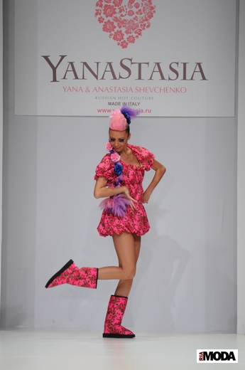 20101019, YanaStasia, RFW, дефиле, дебютная коллекция. Фотография Андрея Ревенко, ИА «РИА МОДА».