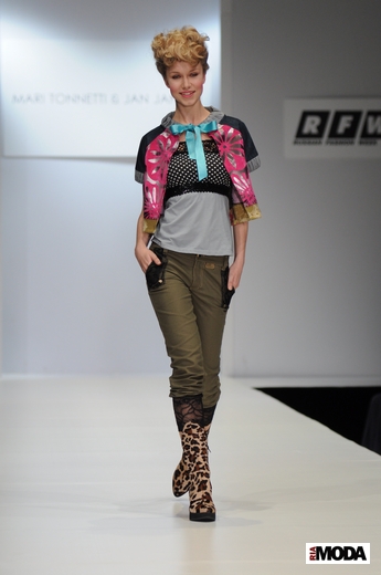 20101020 Mari Tonnetti, Jan Jansen, RFW. Коллекция весна-лето 2011. Фотография Андрея Ревенко, ИА «РИА МОДА». 