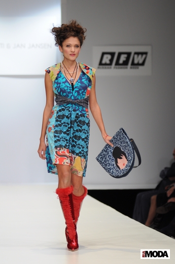 20101020 Mari Tonnetti, Jan Jansen, RFW. Коллекция весна-лето 2011. Фотография Андрея Ревенко, ИА «РИА МОДА». 