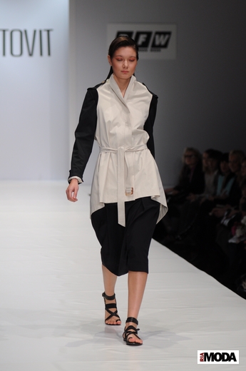 20101020 Poustovit, RFW, коллекция сезона весна-лето 2011. Фотография Андрея Ревенко, ИА «РИА МОДА».
