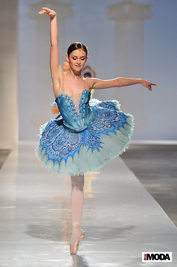20120413 Aurora Fashion Week, Санкт-Петербург. Показ сценических костюмов для балета «Спящая красавица». Фотографии Андрея Ревенко, ИА «РИА Мода».2