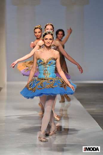 20120413 Aurora Fashion Week, Санкт-Петербург. Показ сценических костюмов для балета «Спящая красавица». Фотографии Андрея Ревенко, ИА «РИА Мода».3