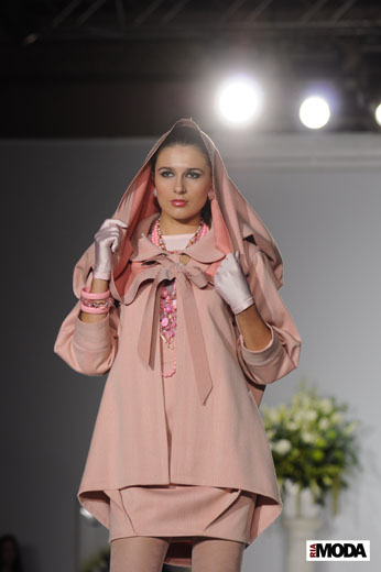 20101016 Russian Fashion Week. Показ коллекции (сезон весна-лето 2011) Вячеслава Зайцева «Прорыв». Фотография Андрея Ревенко, ИА «РИА МОДА».