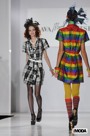 20101016 Russian Fashion Week. Показ коллекции (сезон весна-лето 2011) Вячеслава Зайцева «Прорыв». Фотография Андрея Ревенко, ИА «РИА МОДА».