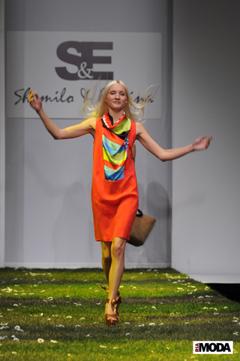 20101018 Елена Шумило и Ольга Елагина, коллекция «Просто жизнь!» сезона весна-лето 2011. Фотография Андрея Ревенко, ИА «РИА МОДА».