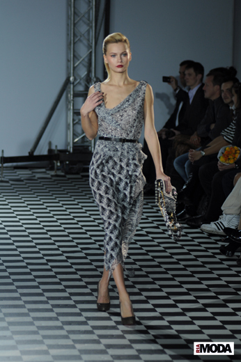 20101018 Stella Ndombi, показ коллекции сезона весна-лето 2011 совместно с дизайнерами марки Александром Фереферовым и Никитой Севериновым. Фотография Андрея Ревенко, ИА «РИА МОДА».