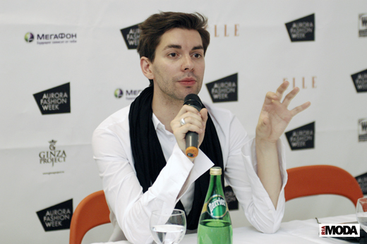 20100521 Aurora Fashion Week. Пресс-конференция Леонида Алексеева.