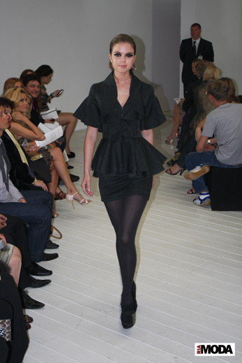 20100609 Показ коллекции Игоря Чапурина. Фотография Ивана Бурняшева, ИА «РИА МОДА».