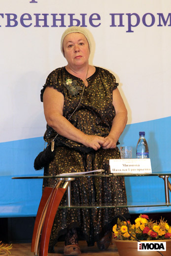 20100710 Плес. Круглый стол «Текстильно-промышленный кластер Ивановской области: народные художественные промыслы и мода». Наталья Мизонова, профессор (ИГТА). Фотография Натальи Лапиной, ИА «РИА МОДА».