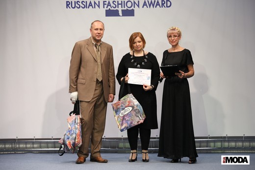  Ольга Беляева, дизайнер торговой марки Appledress (в центре). Фотография Натальи Бухониной, ИА «РИА Мода»