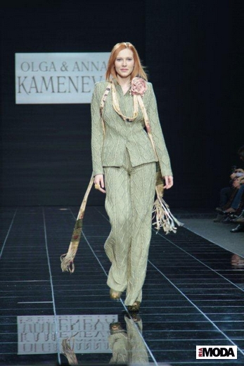 20101022 Ольга и Анна Каменевы. Volvo-Неделя моды в Москве. Коллекция сезона весна-лето 2011. Фотография Натальи Лапиной, ИА «РИА МОДА».