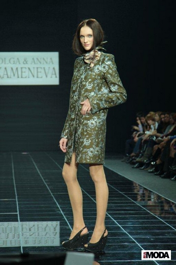 20101022 Ольга и Анна Каменевы. Volvo-Неделя моды в Москве. Коллекция сезона весна-лето 2011. Фотография Натальи Лапиной, ИА «РИА МОДА».