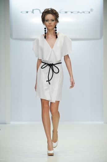 20101020 Анна Иванова, RFW. Коллекция весна-лето 2011. Фотографии предоставлены агентством «Артефакт». Фотограф Александр Азаров. 