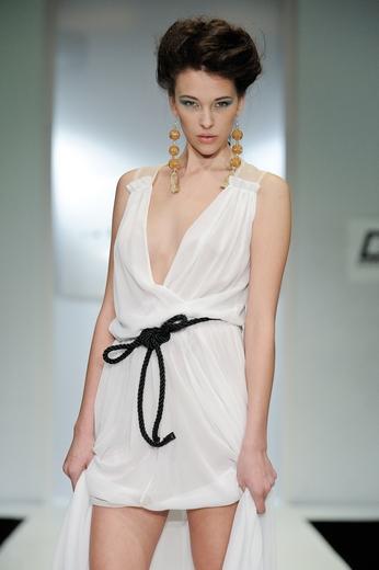 20101020 Анна Иванова, RFW. Коллекция весна-лето 2011. Фотографии предоставлены агентством «Артефакт». Фотограф Александр Азаров. 