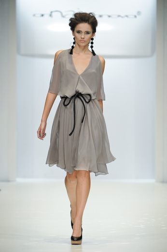 20101020 Анна Иванова, RFW. Коллекция весна-лето 2011. Фотографии предоставлены агентством «Артефакт». Фотограф Александр Азаров. 