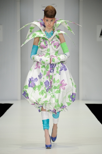 20101020 Егор Зайцев RFW. Коллекция весна-лето 2011 UNKNOWNWEAR. Фотографии предоставлены агентством «Артефакт». Фотограф Александр Азаров. 