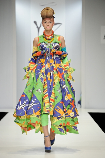 20101020 Егор Зайцев RFW. Коллекция весна-лето 2011 UNKNOWNWEAR. Фотографии предоставлены агентством «Артефакт». Фотограф Александр Азаров. 