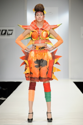20101020 Егор Зайцев RFW. Коллекция весна-лето 2011 UNKNOWNWEAR. Фотографии предоставлены агентством «Артефакт». Фотограф Александр Азаров. 