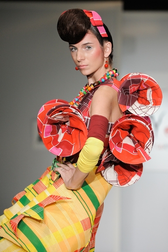 20101020 Егор Зайцев RFW. Коллекция весна-лето 2011 UNKNOWNWEAR. Фотографии предоставлены агентством «Артефакт». Фотограф Александр Азаров. 