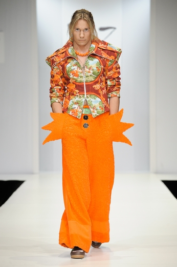 20101020 Егор Зайцев RFW. Коллекция весна-лето 2011 UNKNOWNWEAR. Фотографии предоставлены агентством «Артефакт». Фотограф Александр Азаров. 