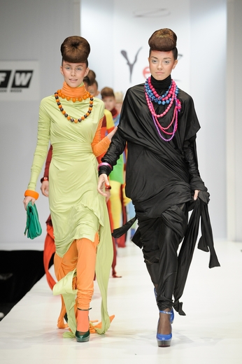 20101020 Егор Зайцев RFW. Коллекция весна-лето 2011 UNKNOWNWEAR. Фотографии предоставлены агентством «Артефакт». Фотограф Александр Азаров. 