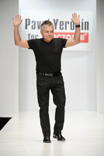 20101021 Павел Ерокин, RFW. Коллекция весна-лето 2011. Фотографии предоставлены агентством «Артефакт». Фотограф Александр Азаров. 