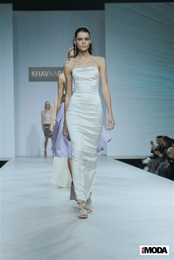 20101023 Khavaarapieva, Volvo-Неделя моды в Москве. Коллекция сезона весна-лето 2011. Фотография Натальи Лапиной, ИА «РИА МОДА».