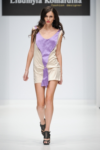 20101021 Людмила Комардина, RFW Коллекция весна-лето 2011 Face-to-Face. Фотографии предоставлены агентством «Артефакт». Фотограф Александр Азаров. 