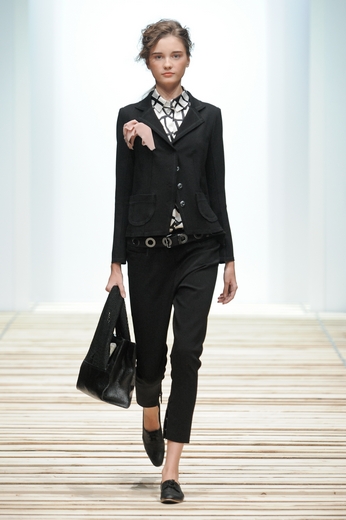 Дизайнер Юлия Николаева в рамках Russian Fashion Week представила коллекцию весна-лето 2011. Фотографии предоставлены агентством «Артефакт». Фотограф Александр Азаров. 
