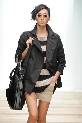 Дизайнер Юлия Николаева в рамках Russian Fashion Week представила коллекцию весна-лето 2011. Фотографии предоставлены агентством «Артефакт». Фотограф Александр Азаров. 