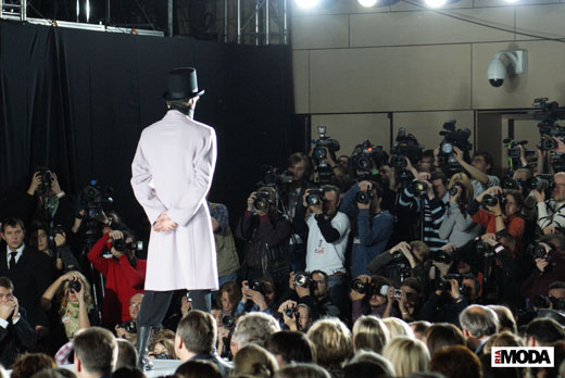 20101016 Russian Fashion Week. Показ коллекции (сезон весна-лето 2011) Вячеслава Зайцева «Прорыв». Фотография Александра Кузнецова, ИА «РИА МОДА».