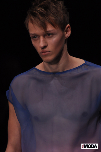 Александр Абрамов, коллекция Prêt-a-Porter весна/лето 2010. Monochrome, Russian Fashion Week. Фотография Андрея Ревенко, ИА «РИА МОДА».