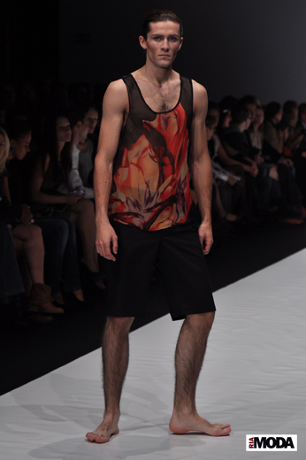 Александр Абрамов, коллекция Prêt-a-Porter весна/лето 2010. Monochrome, Russian Fashion Week. Фотография Андрея Ревенко, ИА «РИА МОДА».