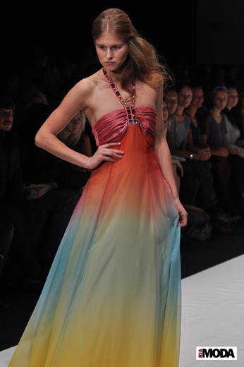 Александр Абрамов, коллекция Prêt-a-Porter весна/лето 2010. Monochrome, Russian Fashion Week. Фотография Андрея Ревенко, ИА «РИА МОДА».