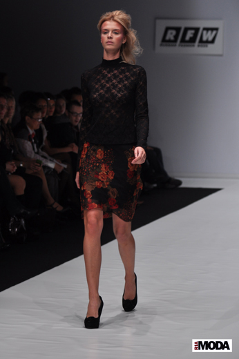 Александр Абрамов, коллекция Prêt-a-Porter весна/лето 2010. Monochrome, Russian Fashion Week. Фотография Андрея Ревенко, ИА «РИА МОДА».