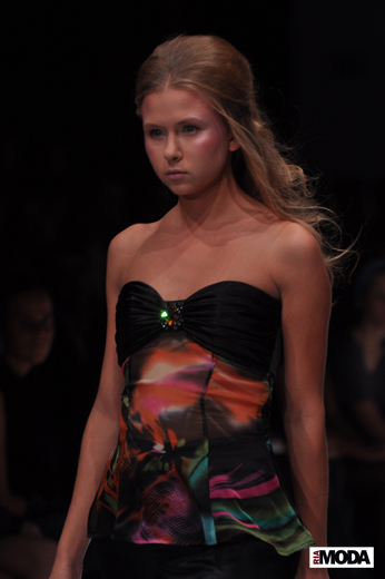 Александр Абрамов, коллекция Prêt-a-Porter весна/лето 2010. Monochrome, Russian Fashion Week. Фотография Андрея Ревенко, ИА «РИА МОДА».