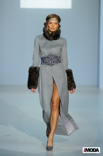 20110402 Aleksandra Serova, Volvo-неделя моды в Москве, коллекция вечерних платьев haute couture (осень-зима 2011/2012) «Лед тщеславия». Фотография Андрея Ревенко, ИА «РИА МОДА».