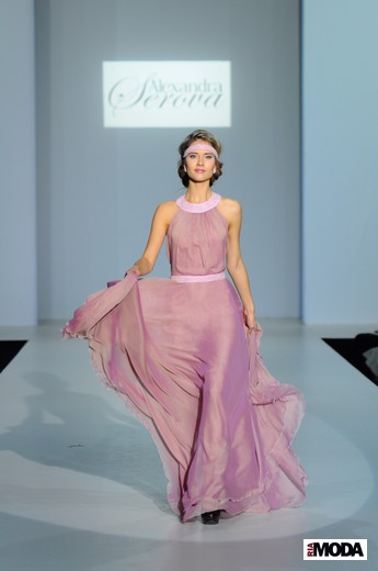 20110402 Aleksandra Serova, Volvo-неделя моды в Москве, коллекция вечерних платьев haute couture (осень-зима 2011/2012) «Лед тщеславия». Фотография Андрея Ревенко, ИА «РИА МОДА».