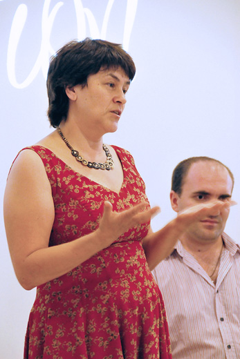 20100722 Мастер-класс Летней школы fashion-журналистики. Валентина Кузнецова, ИА «РИА МОДА». Фотография Алексея Королева, техника предоставлена Интермода.ру.