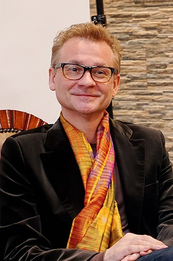 Владислав Репин, дизайнер одежды, обуви, аксессуаров, ручных тканей. Фотография представлена организаторами Estet Fashion Week 