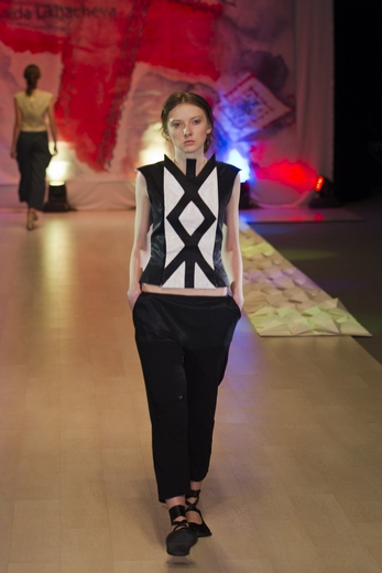 20101030 Lviv fashion week, Зинаида Лихачева. Коллекция сезона весна-лето 2011. Фотография предоставлена организаторами.