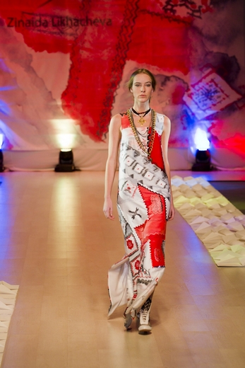 20101030 Lviv fashion week, Зинаида Лихачева. Коллекция сезона весна-лето 2011. Фотография предоставлена организаторами.