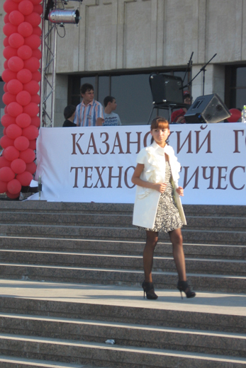 20100625 Номинация маленькое платье, диплом II степени: Низамиева Динара (КГТУ)